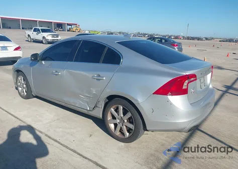 2016 Volvo S60 T5 Drive-E Premier из США, поврежденный, VIN YV126MFK4G2407545